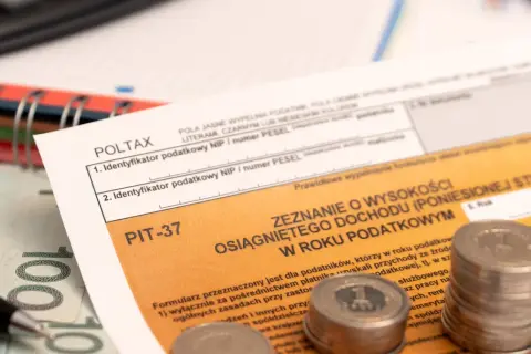 Jak rozlicza PIT emeryt? Kluczowe informacje i najczęstsze błędy